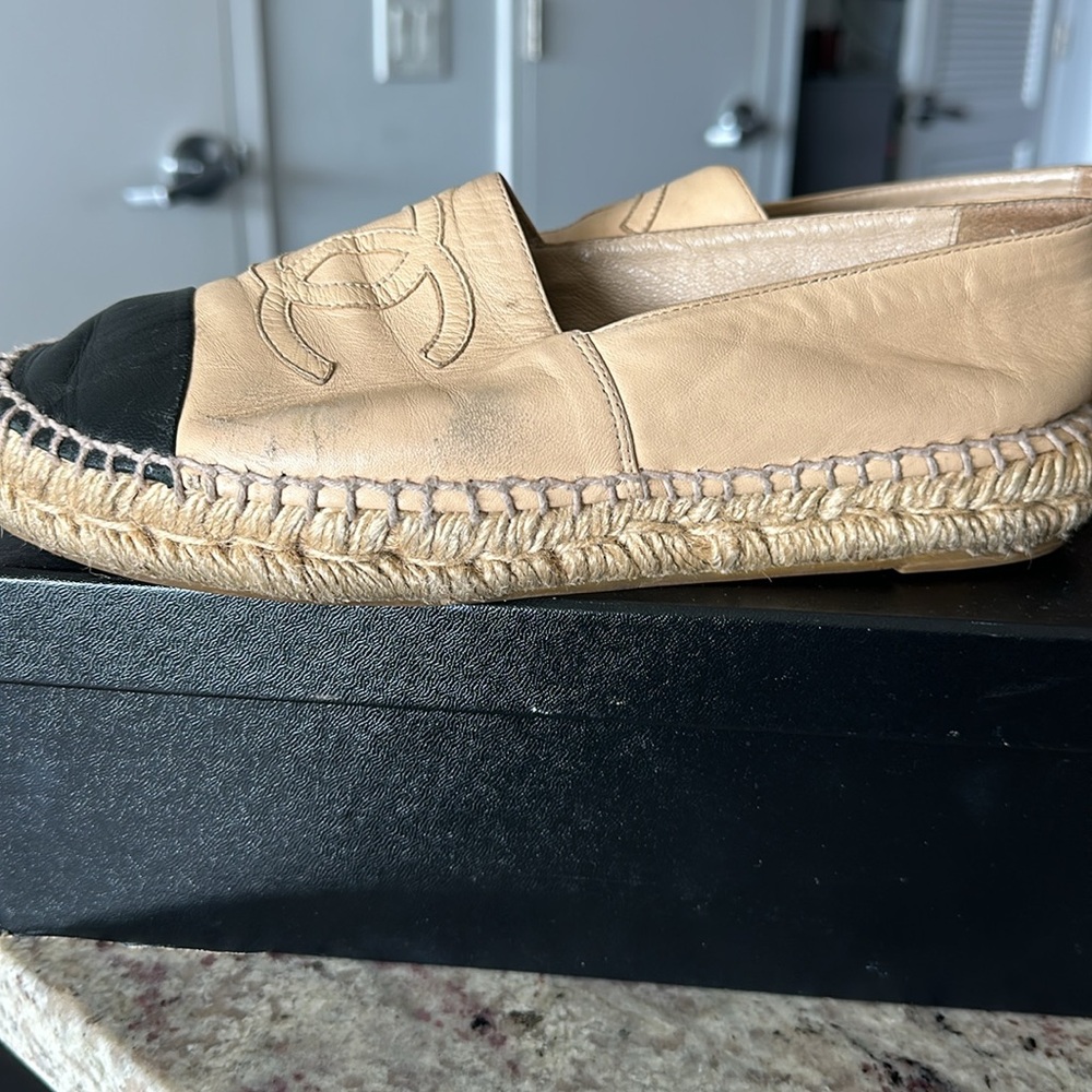 Beige Black Chanel shoes - Picture 3 of 9